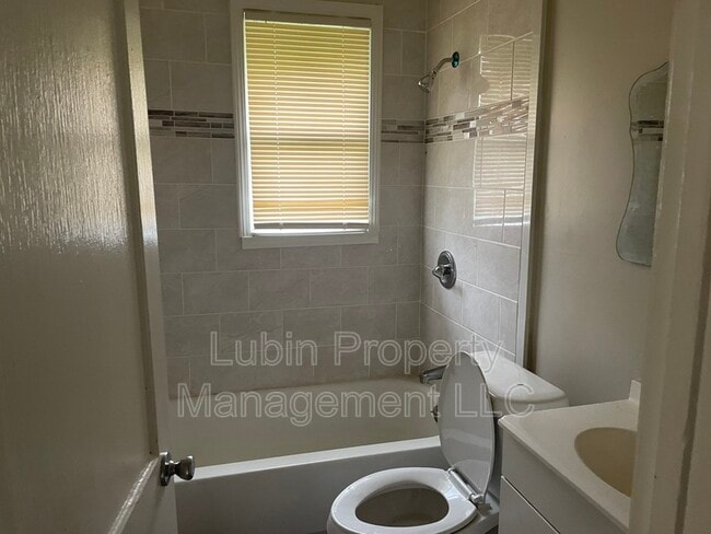 Photo - 1575 Cella St