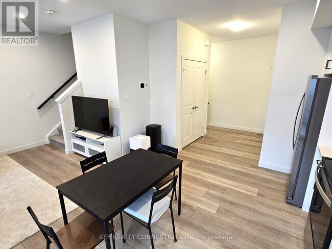 Photo - 405 Myers Rd