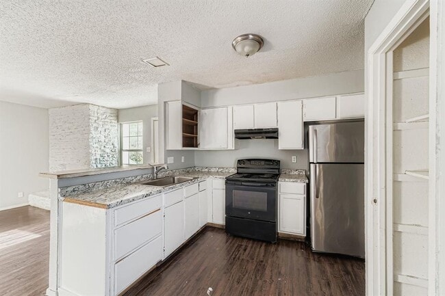 Building Photo - 10100 Brownie Dr