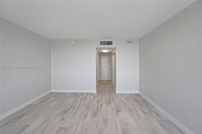 Photo - 5001 Collins Ave Unit 12