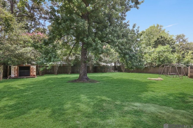 Photo - 915 Sharon St