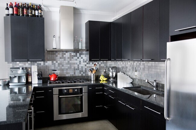 Large Chef's Kitchen - 453 Washington St Unit 5B