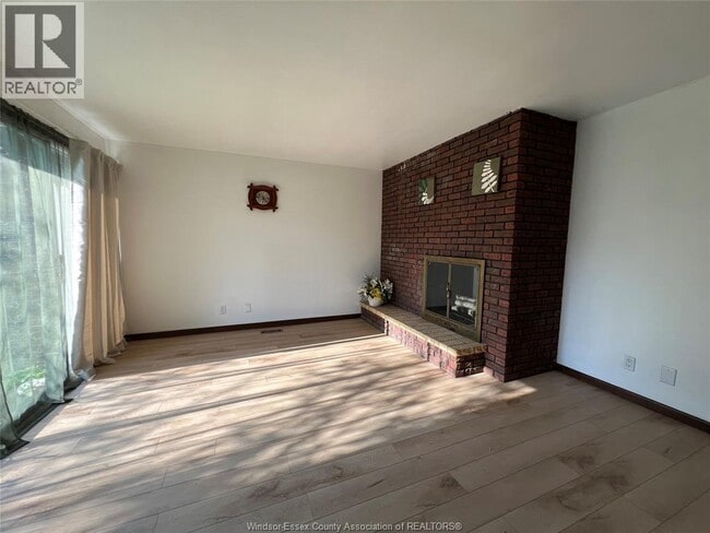 Photo - 3052 Lauzon Rd