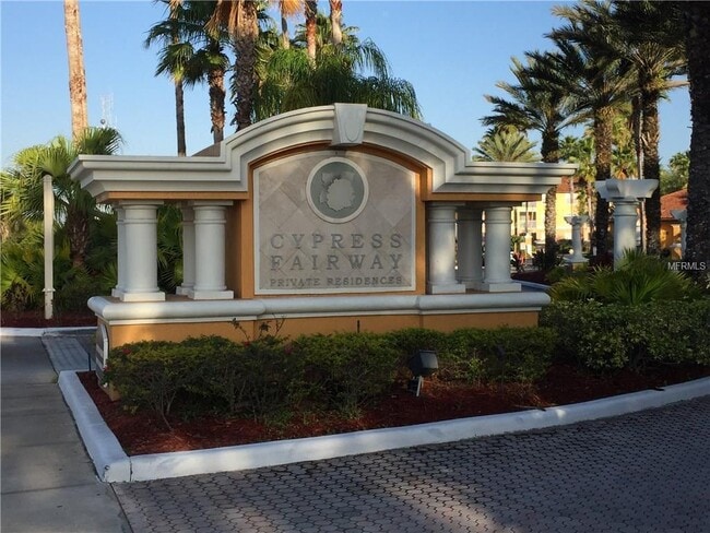 Building Photo - 2 Bdrm Condo blocks from Universal Studios