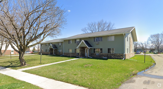 Building Photo - English Meadows Apartments - 9 Unit 175 South National Avenue