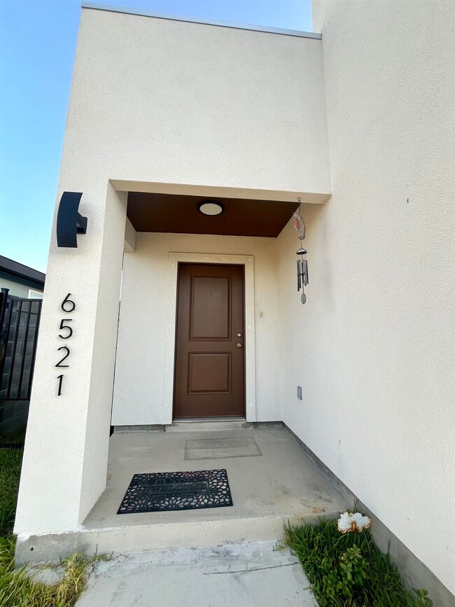 Photo - 6521 Adenia Loop