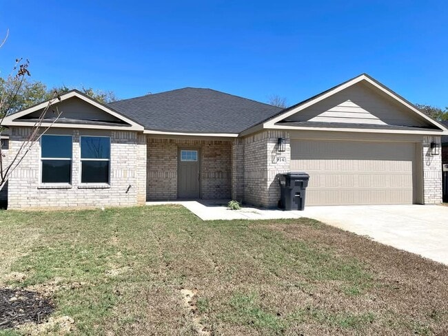 Building Photo - 914 Indian Plns Rd