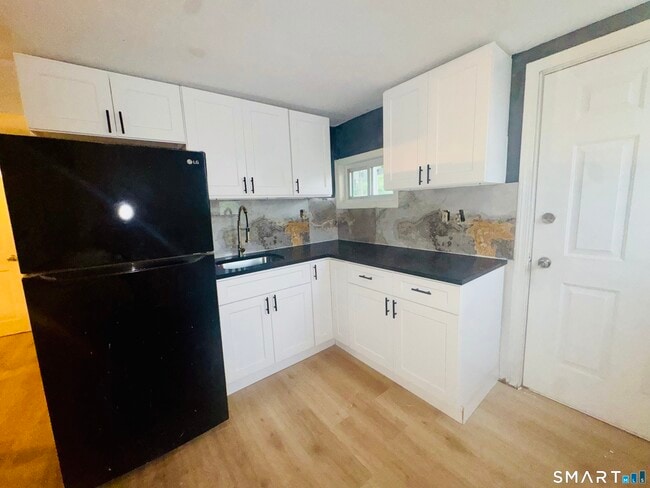 Photo - 470 Wood Ave