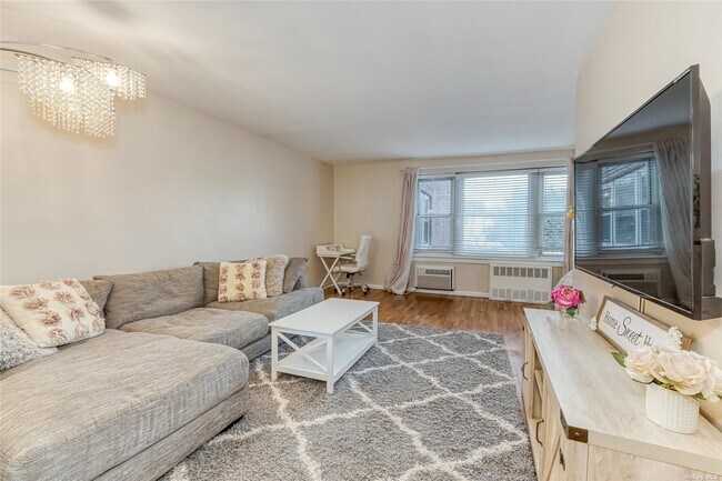 Photo - 250 W Merrick Rd Unidad 2T