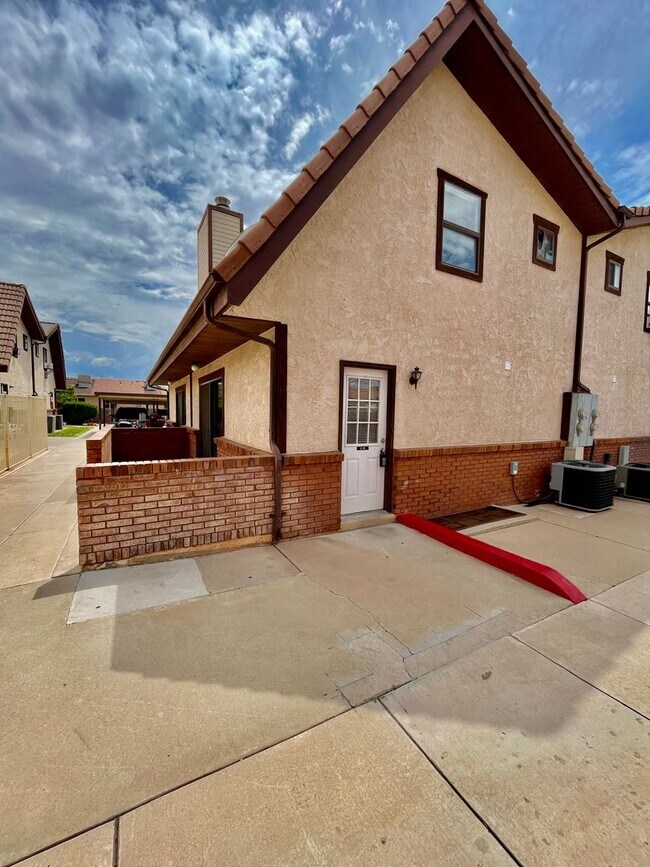 1152 1400 W St