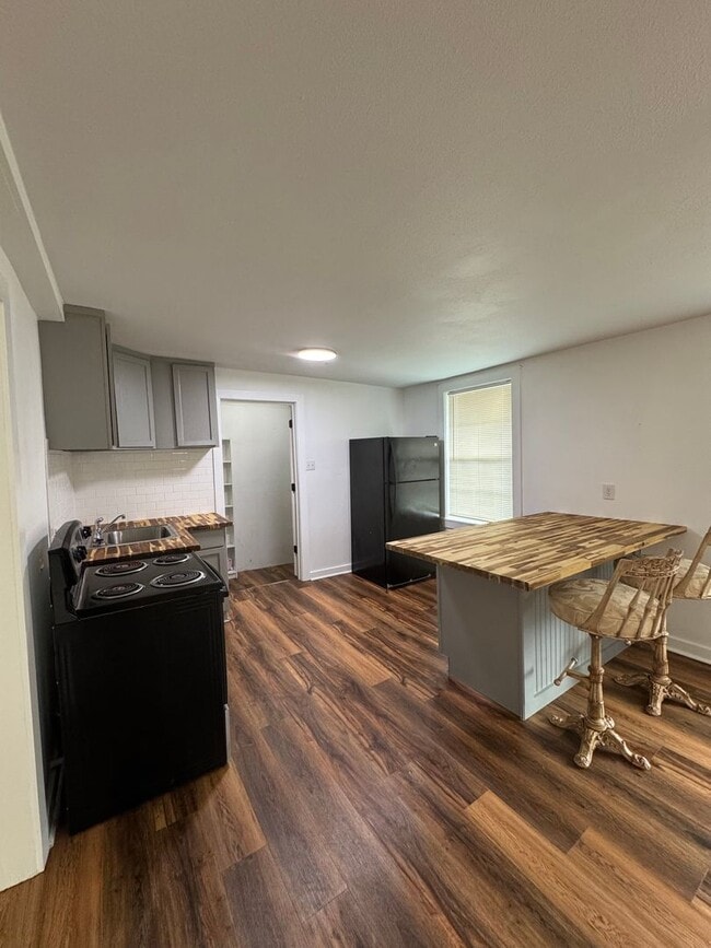 Photo - Cute 1/1 Apartment Near Downtown Bryan!