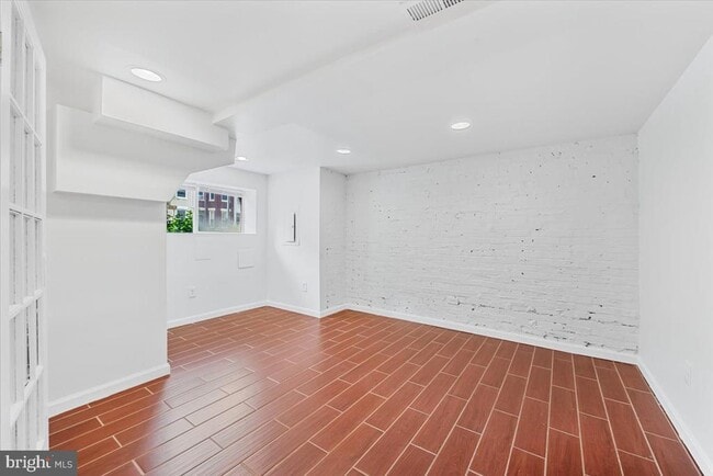 Photo - 30 R St NW