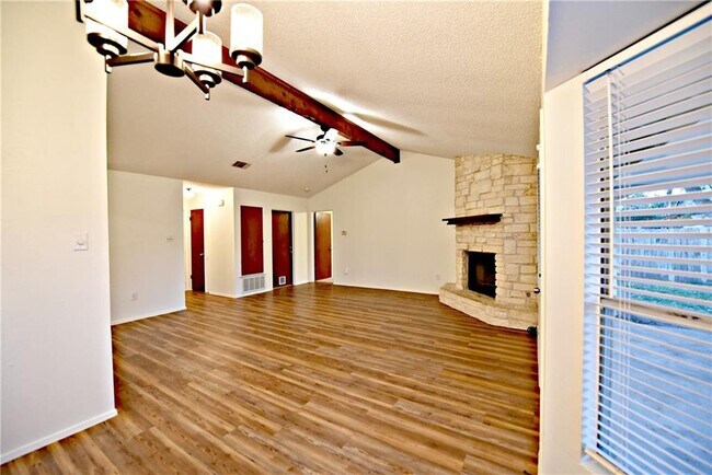 Photo - 805 Lone Tree Ct