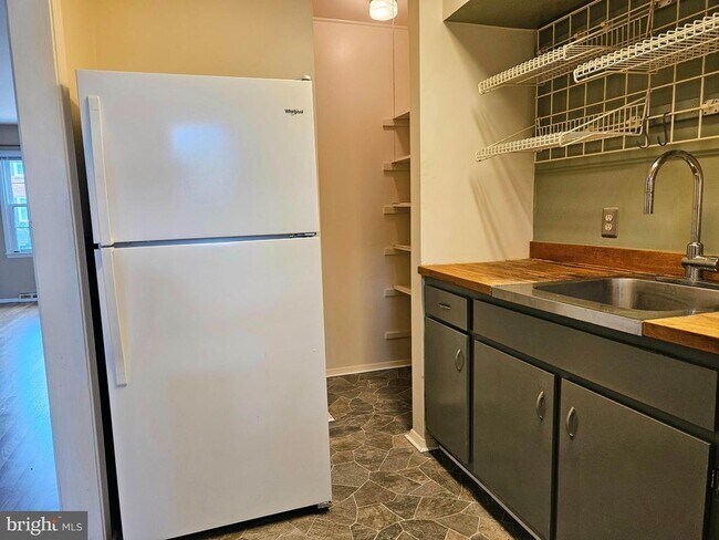 Photo - 2417 Barracks Pl Unit 1