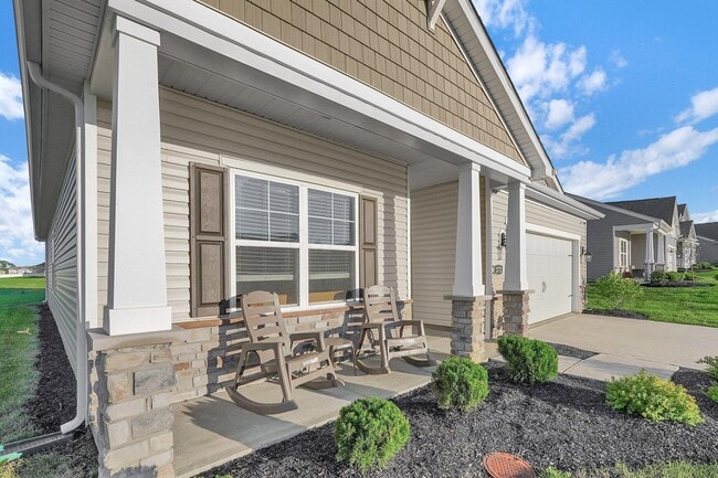 Photo - 272 Mannaseh Dr W