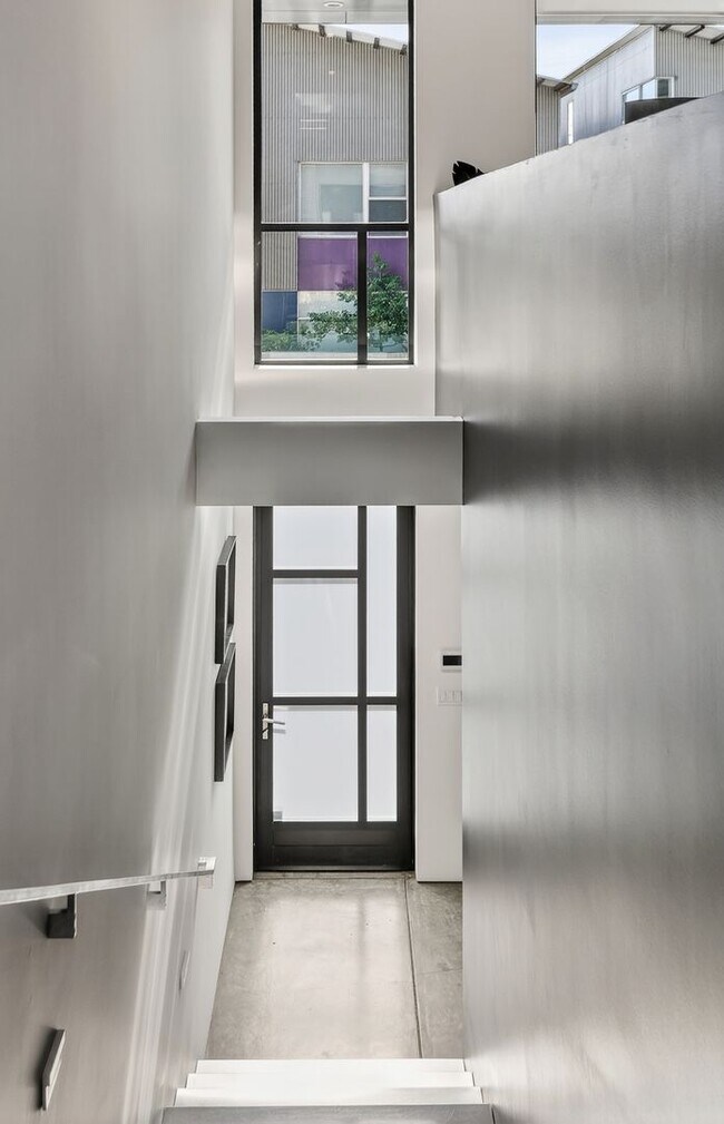 811 Folger Ave