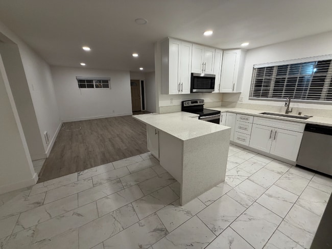 Photo - 1215 Ximeno Ave Unidad 3