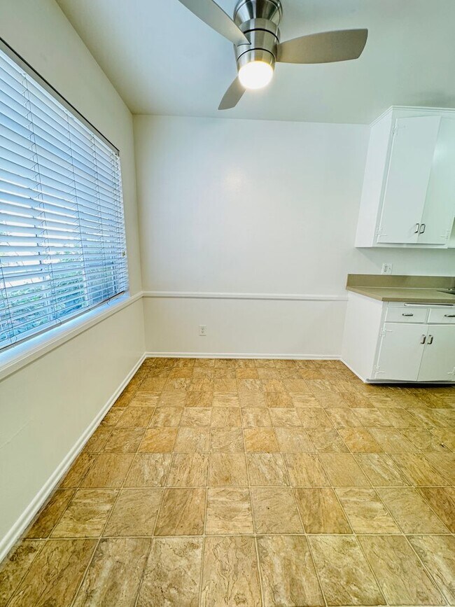 Photo - 600-817 N LAS PALMAS AVE