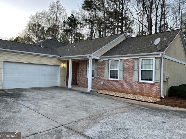 Building Photo - 124 Cottesford Dr SW Unit # 11