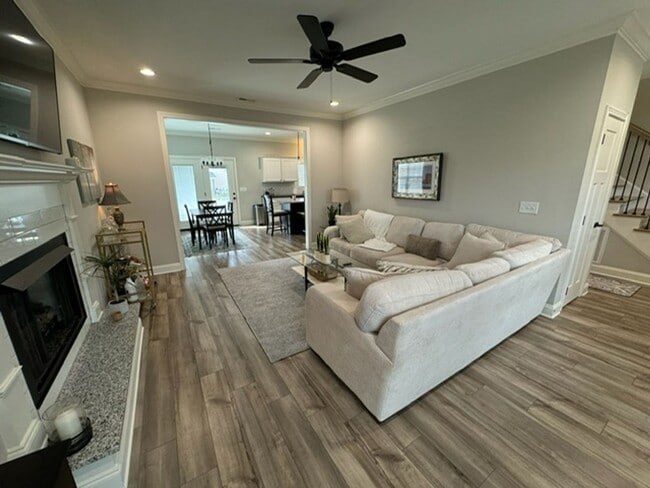 Photo - Knoxville 37920 - **COMING AVAILABLE August 1st** Beautiful single family home located in South K...