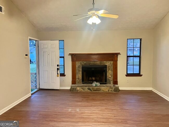 Photo - 566 Brookfield Way