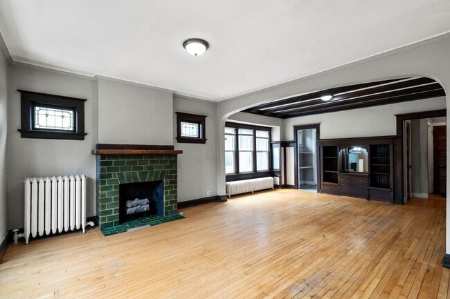 Photo - Maryland Upper steps to UWM