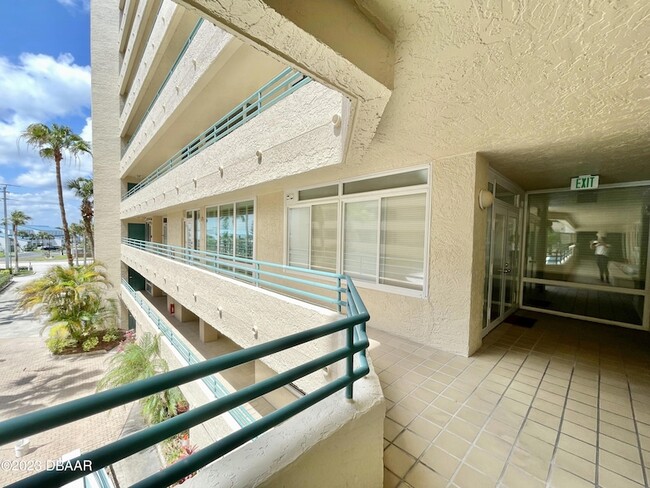 Photo - 4575 S Atlantic Ave Unidad 6203