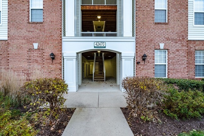 Photo - Spacious 3 Bed 2 Bath Condo With Balcony In Sought After Summerfield at Brambleton
