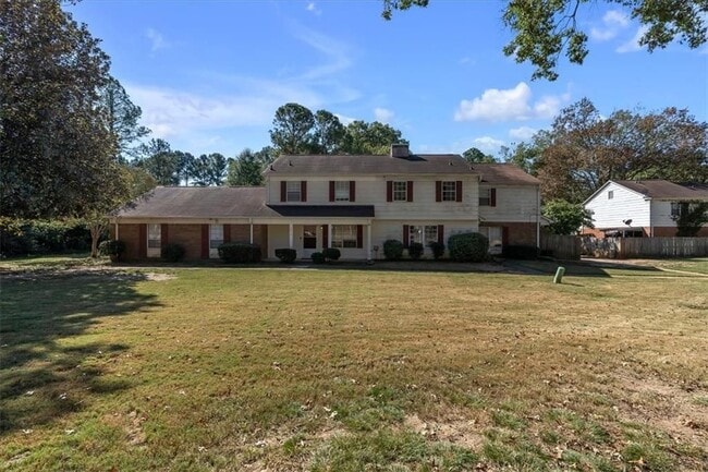 Photo - 2613 Stratford Ln