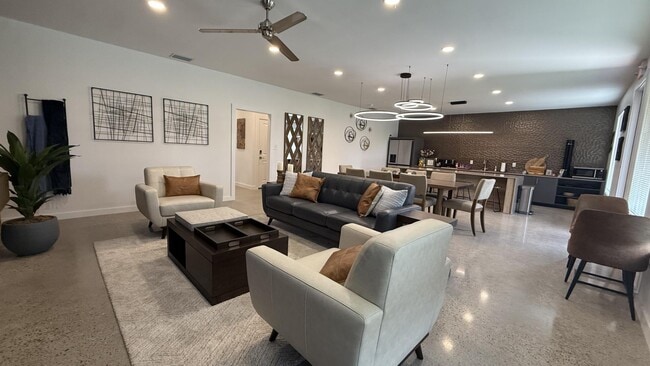 Photo - 605 Sapphire Ave