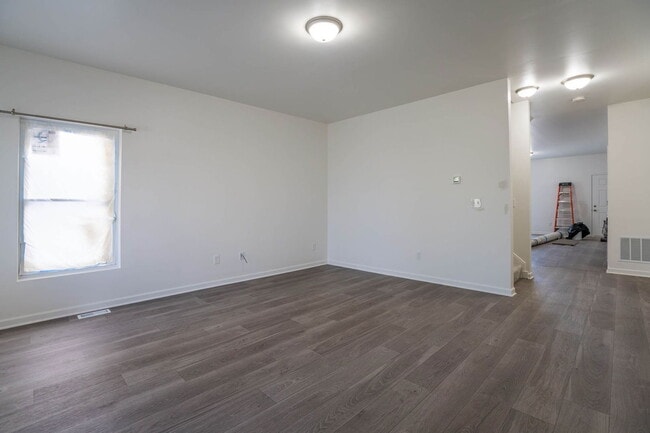 Photo - 373 E 13th Ave