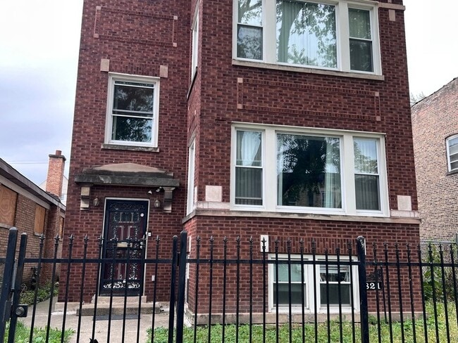 Photo - 821 N Waller Ave Unit 2ndFl