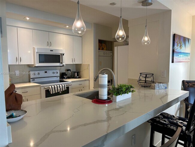 6917 Collins Ave Unit 807