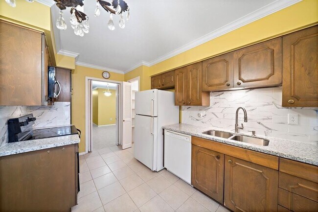 Photo - 7600 Burgoyne Rd Unit 138