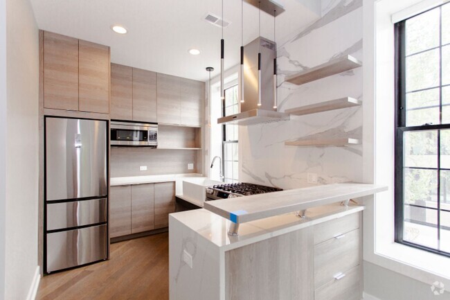 Building Photo - Luxury 2 Bed Apartment in Great Neighborho... Unit 201
