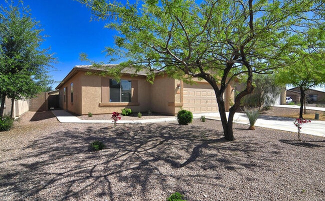 Building Photo - Great-room floor plan with 4 bedrooms PLUS...