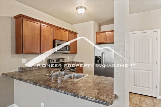 Photo - Bright 3 Bedroom, 3.5 Bathroom End Unit Townhouse with Finished Basement, AC and Washer/Dryer