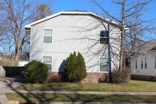 Building Photo - 1008 Elmwood Ave