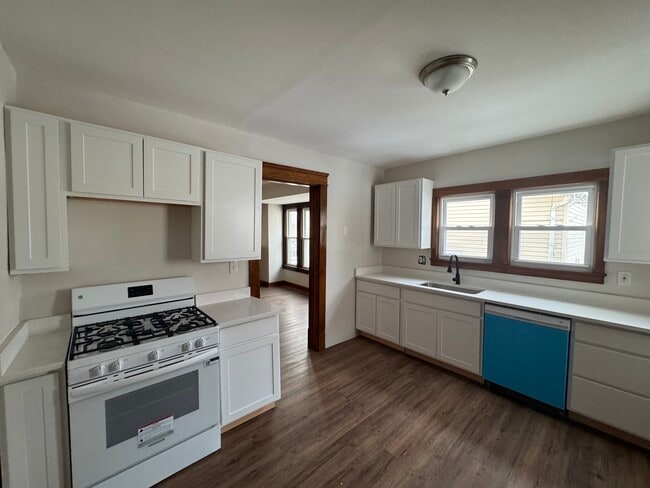 Building Photo - 35 Ellenwood Ave Unit 35 Ellenwood Ave
