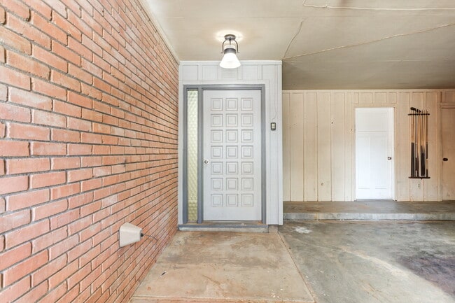 Photo - Renovated Three-Bedroom home in Central Lu...