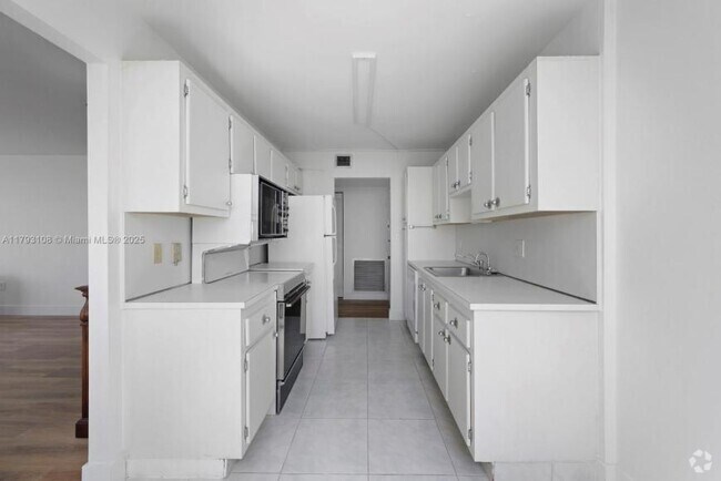 Building Photo - 2 bedroom in North Miami Beach FL 33179 Rental