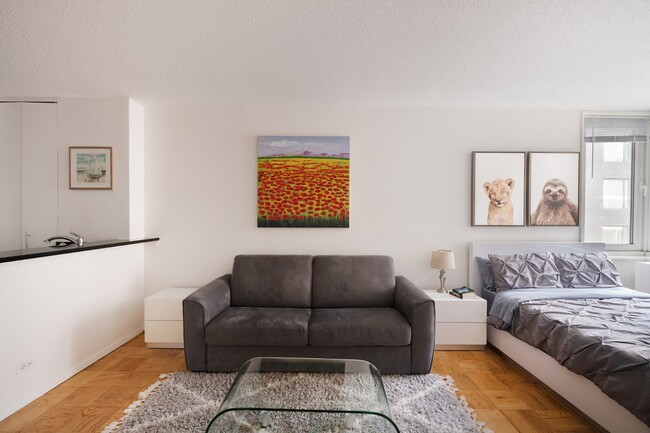 Photo - 230 W 55th St Apartamento Unidad 14H