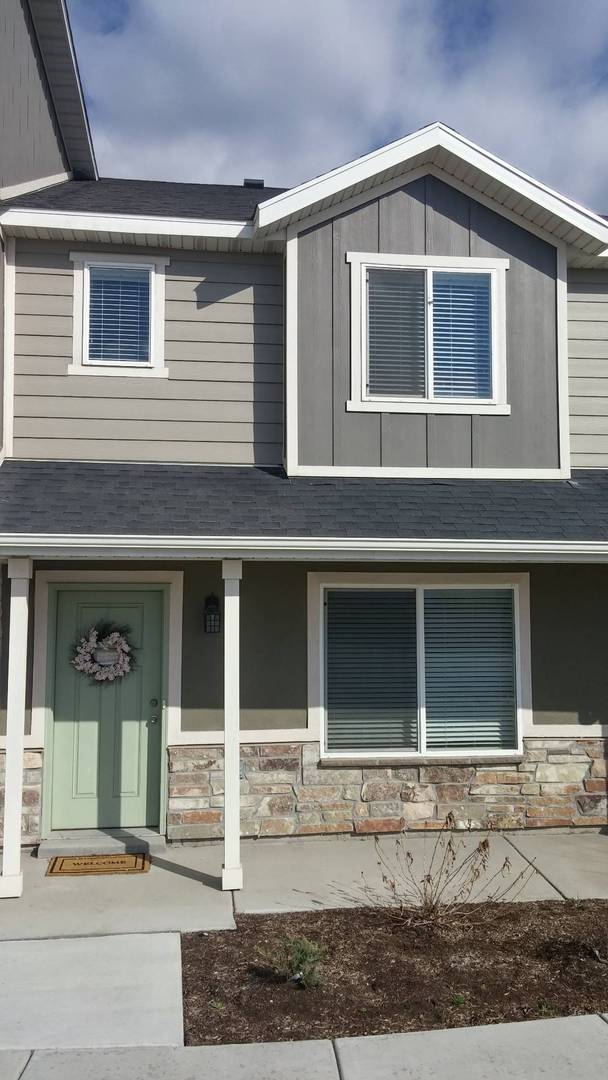 Building Photo - 3 Bedroom 2 bath in Vineyard!! Rental