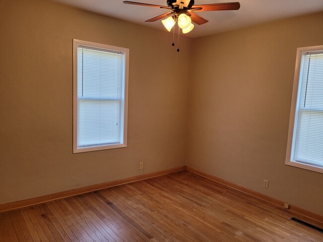 Photo - 128 E 17th St N