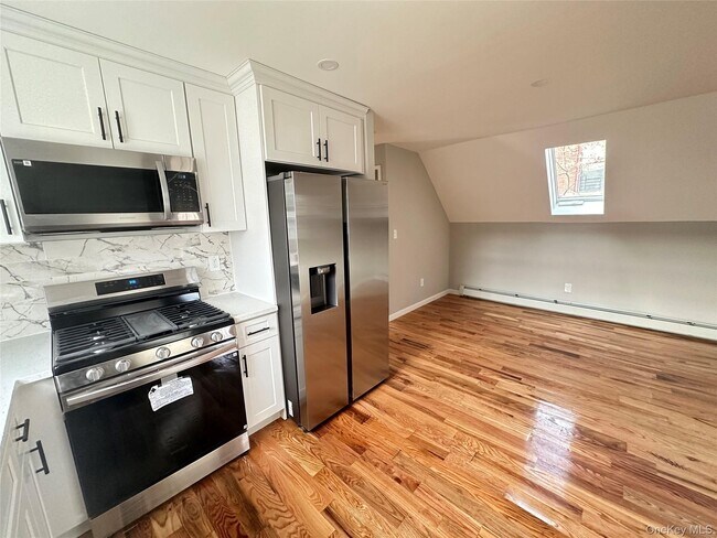 Photo - 137-14 Bedell St