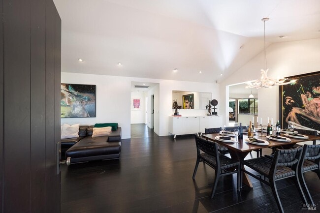 Photo - 1811 Hillview Pl