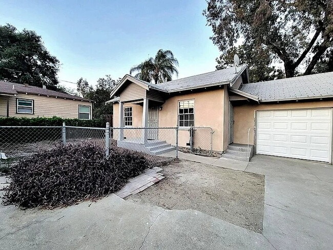 Building Photo - Nice and comfortable home