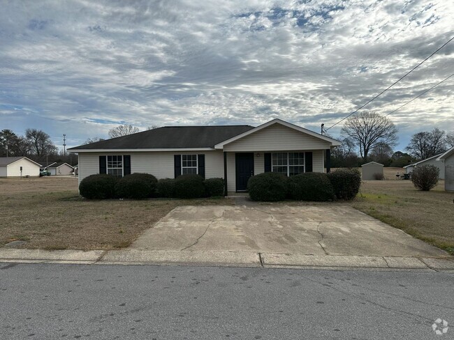 Building Photo - Charming 3-Bedroom, 2-Bathroom Home with L...