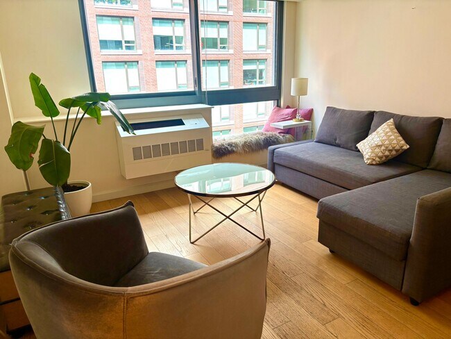 535 W 52nd St Unit 7i