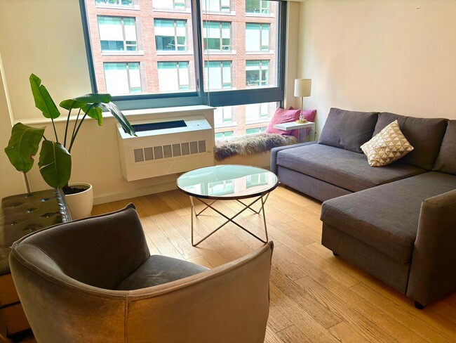 Photo - 535 W 52nd St Unit Apt 7i